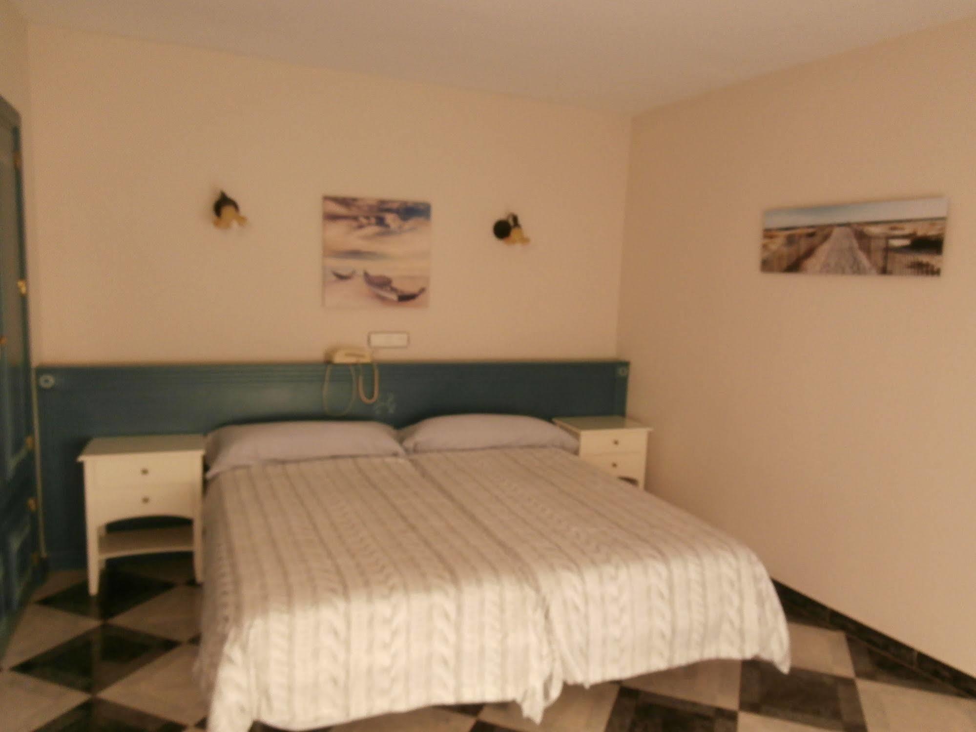 Hotel Agur Fuengirola Zewnętrze zdjęcie